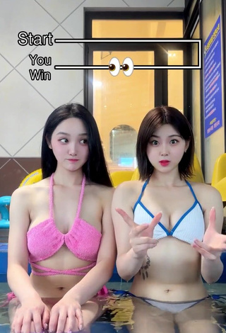 6. Hottie Yu Baek-hap Shows Cleavage in Pink Bikini Top at the Swimming Pool