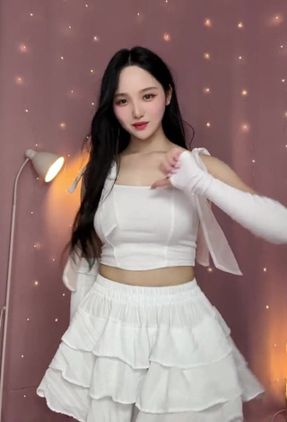 Pretty Yu Baek-hap Shows Cleavage in White Crop Top