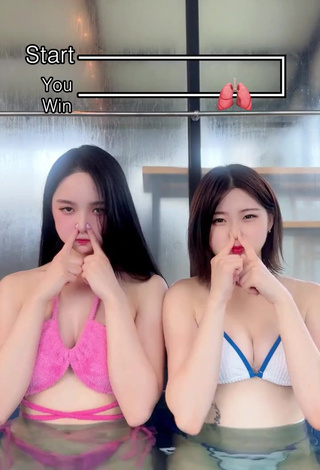 5. Sweetie Yu Baek-hap Shows Cleavage in Pink Bikini Top at the Pool