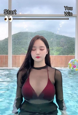 Titillating Yu Baek-hap Shows Cleavage in Bikini at the Swimming Pool