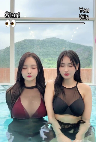 Sultry Yu Baek-hap Shows Cleavage in Bikini Top at the Pool