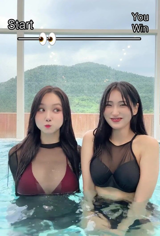 3. Sultry Yu Baek-hap Shows Cleavage in Bikini Top at the Pool