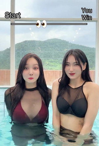 4. Sultry Yu Baek-hap Shows Cleavage in Bikini Top at the Pool