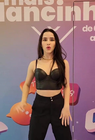 2. Sultry Letícia Pedro Shows Cleavage in Black Crop Top