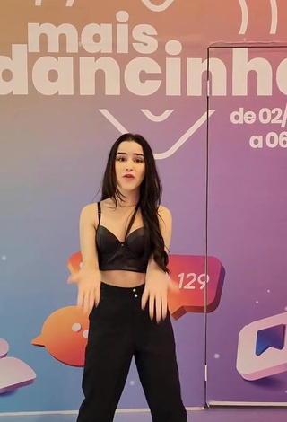 5. Sultry Letícia Pedro Shows Cleavage in Black Crop Top