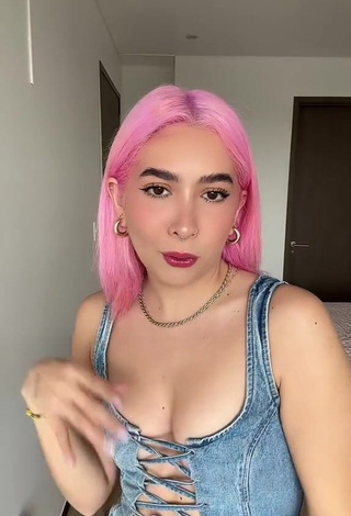 6. Luscious Lily Garcia Shows Cleavage in Crop Top (Side Boob)