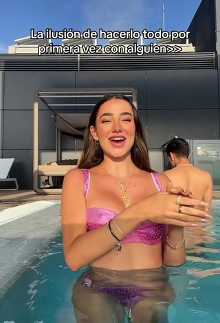 2. Sweet Lola Moreno Marco Shows Cleavage in Cute Pink Bikini Top at the Pool