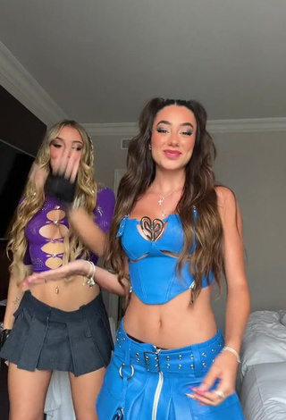 4. Magnificent Lola Moreno Marco Shows Cleavage in Blue Crop Top (Underboob)