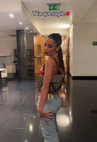 6. Luscious Lola Moreno Marco Shows Cleavage in Red Tube Top while Twerking