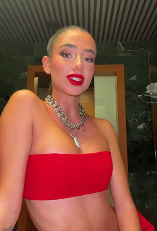 Sultry Lola Moreno Marco Shows Cleavage in Red Tube Top