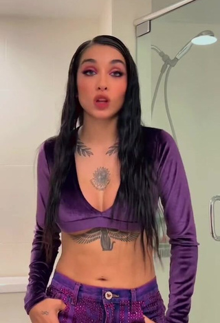 Elegant Maria Becerra Shows Cleavage in Purple Crop Top (Underboob)