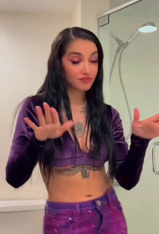 3. Elegant Maria Becerra Shows Cleavage in Purple Crop Top (Underboob)