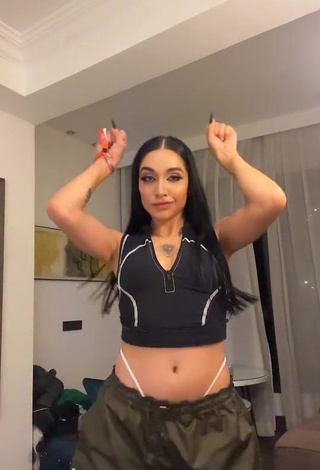 3. Sweet Maria Becerra Shows Cleavage in Cute Crop Top while Twerking