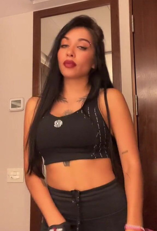 6. Hot Maria Becerra Shows Cleavage in Crop Top