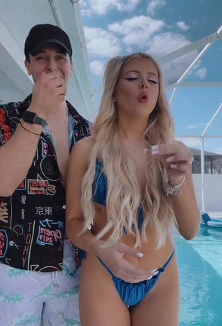 3. Sexy Mariah and Bill Shows Cleavage in Blue Bikini