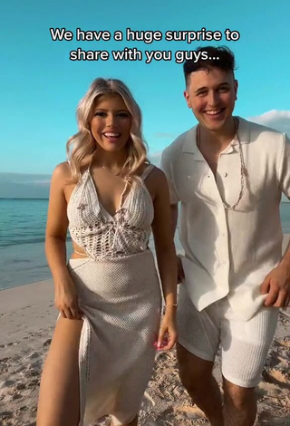 Sweetie Mariah and Bill Shows Cleavage at the Beach