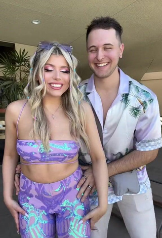 Titillating Mariah and Bill Shows Cleavage in Crop Top