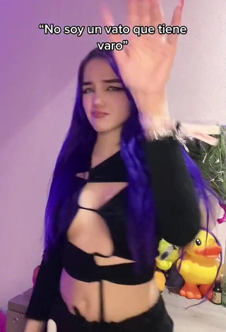 5. Mariana Ayala Looks Breathtaking in Black Crop Top (Side Boob)