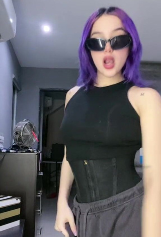 3. Beautiful Mariana Ayala in Sexy Black Top while Twerking