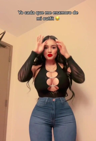 4. Sexy Marlene Santana Shows Cleavage in Black Top (Side Boob)