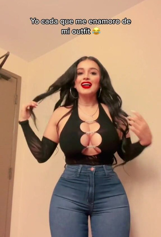 6. Sexy Marlene Santana Shows Cleavage in Black Top (Side Boob)