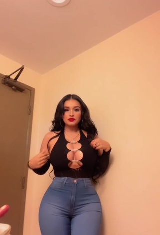 5. Luscious Marlene Santana Shows Cleavage in Black Top (Side Boob)