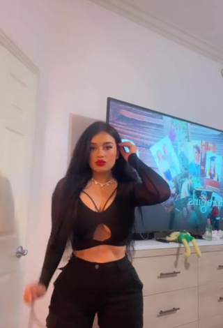 4. Fine Marlene Santana Shows Cleavage in Sweet Black Crop Top (Side Boob)