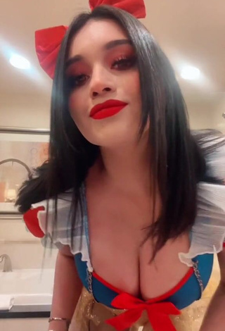 Sexy Marlene Santana Shows Cleavage in Bodysuit