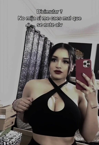 5. Hottie Marlene Santana Shows Cleavage in Black Crop Top