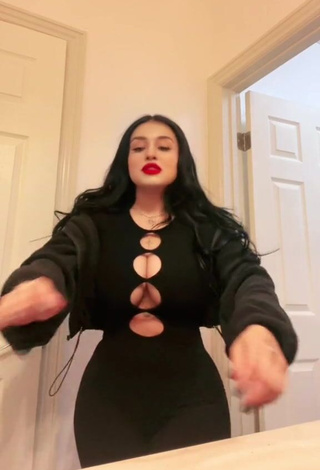 3. Sweetie Marlene Santana Shows Cleavage in Black Overall (Side Boob)