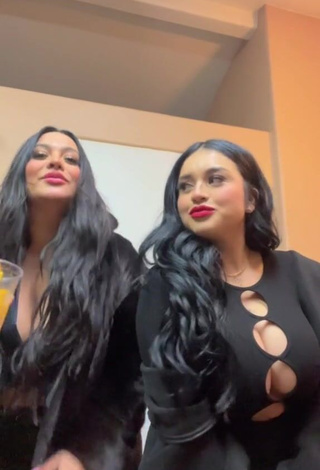 4. Marlene Santana Demonstrates Really Sexy Cleavage (Side Boob)