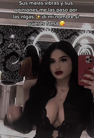 6. Marlene Santana Demonstrates Pretty Cleavage (Side Boob)