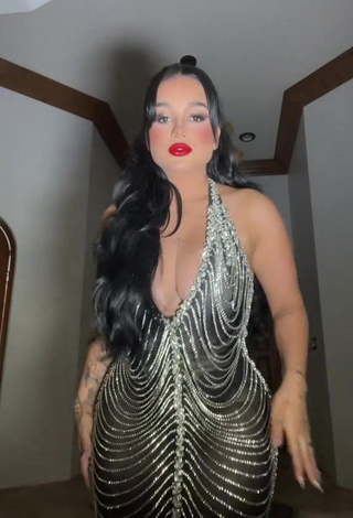 6. Dazzling Marlene Santana Shows Cleavage (Side Boob)