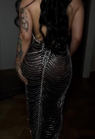 4. Elegant Marlene Santana Shows Cleavage (Side Boob)