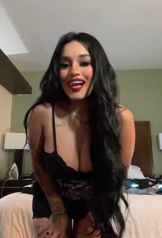 6. Cute Marlene Santana Shows Cleavage