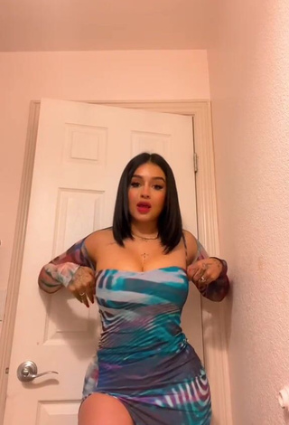 Sexy Marlene Santana Shows Cleavage