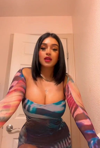 5. Sexy Marlene Santana Shows Cleavage