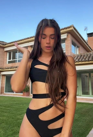 6. Sexy Mar Lucas Vilar Shows Cleavage in Black Swimsuit