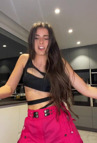 6. Really Cute Mar Lucas Vilar Shows Cleavage in Black Crop Top while Twerking