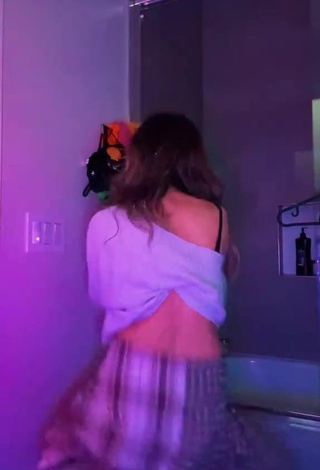 Sexy McKenzi Brooke in Crop Top while Twerking