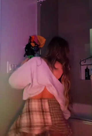 5. Sexy McKenzi Brooke in Crop Top while Twerking