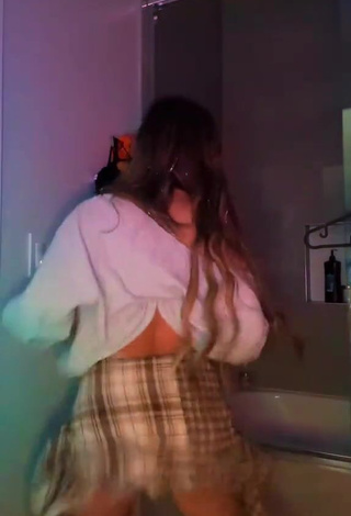 6. Sexy McKenzi Brooke in Crop Top while Twerking