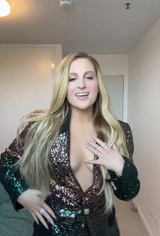 5. Sexy Meghan Trainor Braless (Side Boob)