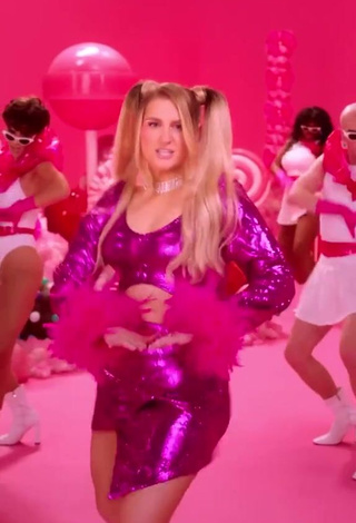 2. Luscious Meghan Trainor Shows Cleavage in Pink Crop Top