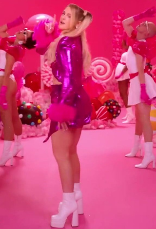 4. Luscious Meghan Trainor Shows Cleavage in Pink Crop Top