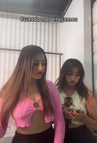 3. Alluring melipandda Shows Cleavage in Erotic Pink Crop Top (Side Boob)