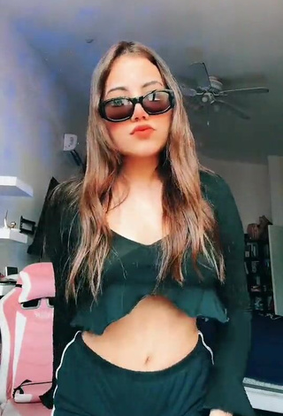 2. Beautiful melipandda in Sexy Black Crop Top while Twerking