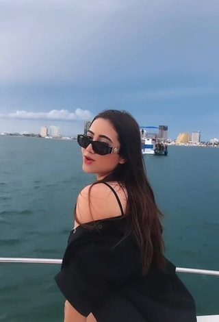 2. Sultry melipandda Shows Butt on a Boat