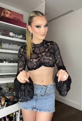 4. Sexy Meredith Duxbury in Black Crop Top