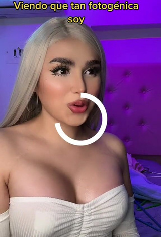 5. Luscious Mirandah Shows Cleavage in White Tube Top